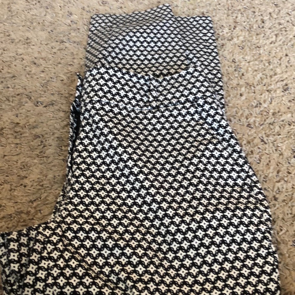 Loft bland and white patterned dress ankle pants